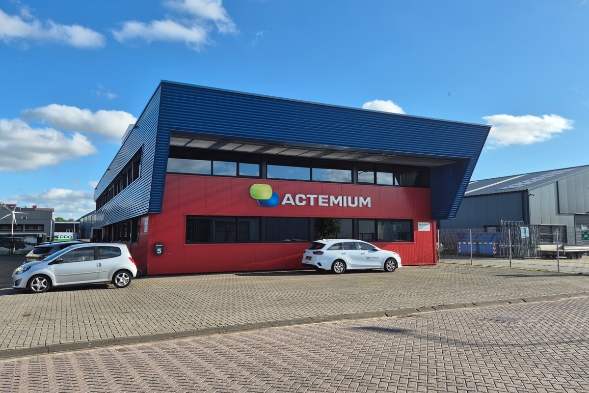 Actemium locatie in Drachten. Een opvallend pand, geïnspireerd in de vorm van een schip, huisvest een team van specialisten die werken aan industriële automatiseringsoplossingen voor de foodsector, recycling en proceswater. 