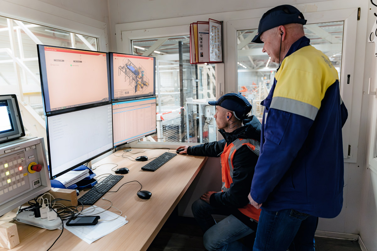 Actemium ondersteunt operators bij alarmreductie en procesbewaking in een industriële productieomgeving.