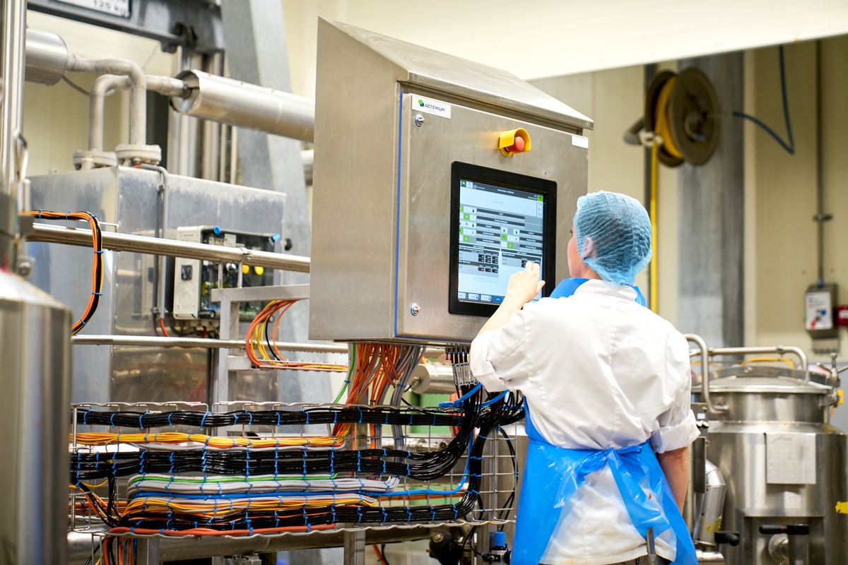 Nieuwe productiebesturing kookproces Culivers; pre-engineering; PLC; SCADA; Ignition; ISA88; productiecontinuïteit.