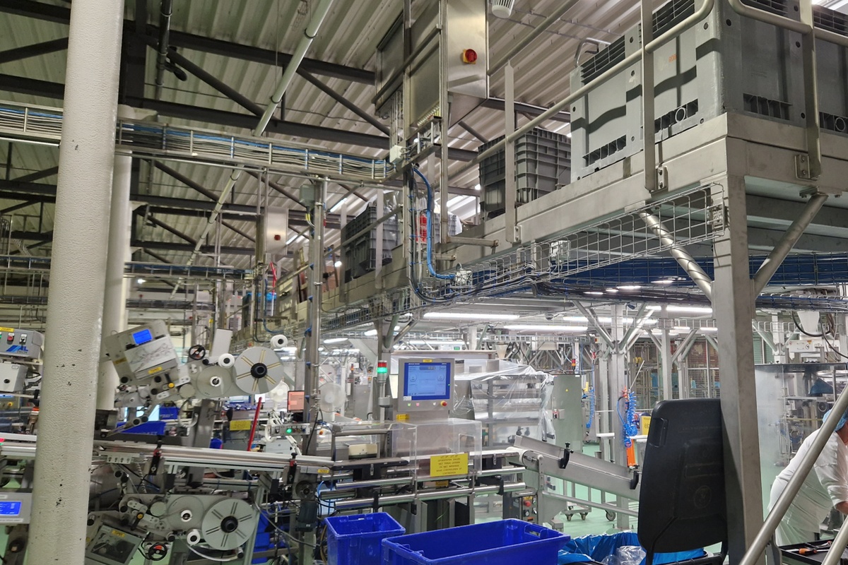 Actemium in Doetinchem heeft bij Intersnack in Hardinxveld Giessendam een gedeelte proceslijn geïnstalleerd afkomstig van Intersnack in Doetinchem inclusief nieuw bordes.