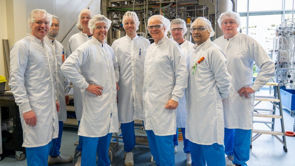 Team van MSD Animal Health en Actemium bij een geautomatiseerde procesinstallatie in de life sciences industrie