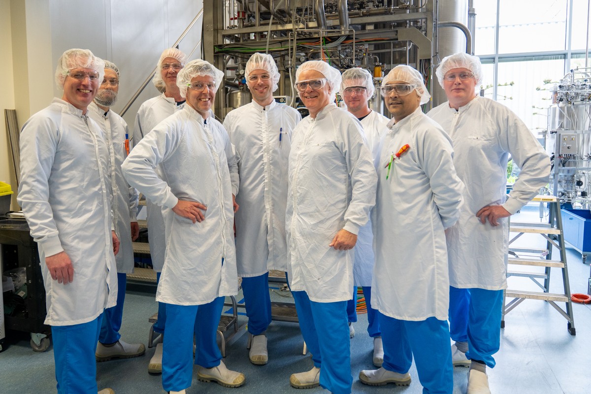 Team van MSD Animal Health en Actemium bij een geautomatiseerde procesinstallatie in de life sciences industrie