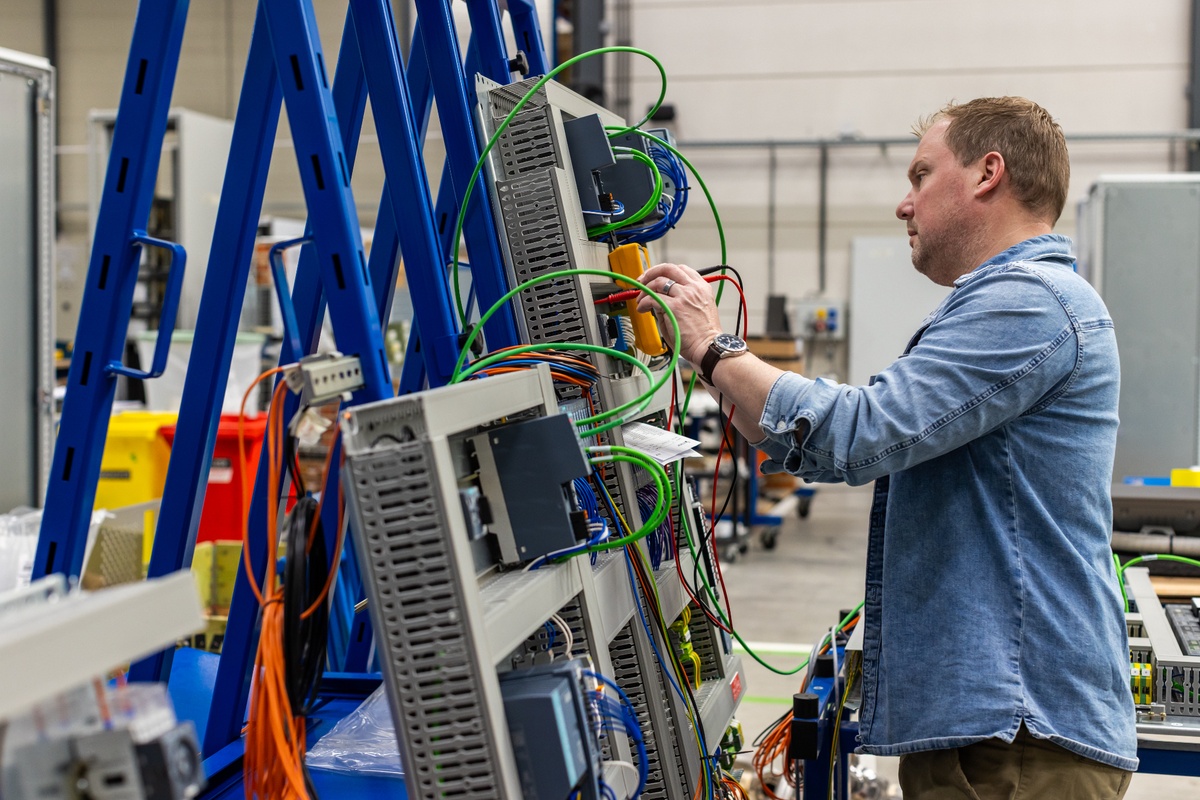 Technische inspectie van besturingspanelen voor MSD Animal Health door Actemium Paneelbouw Schijndel