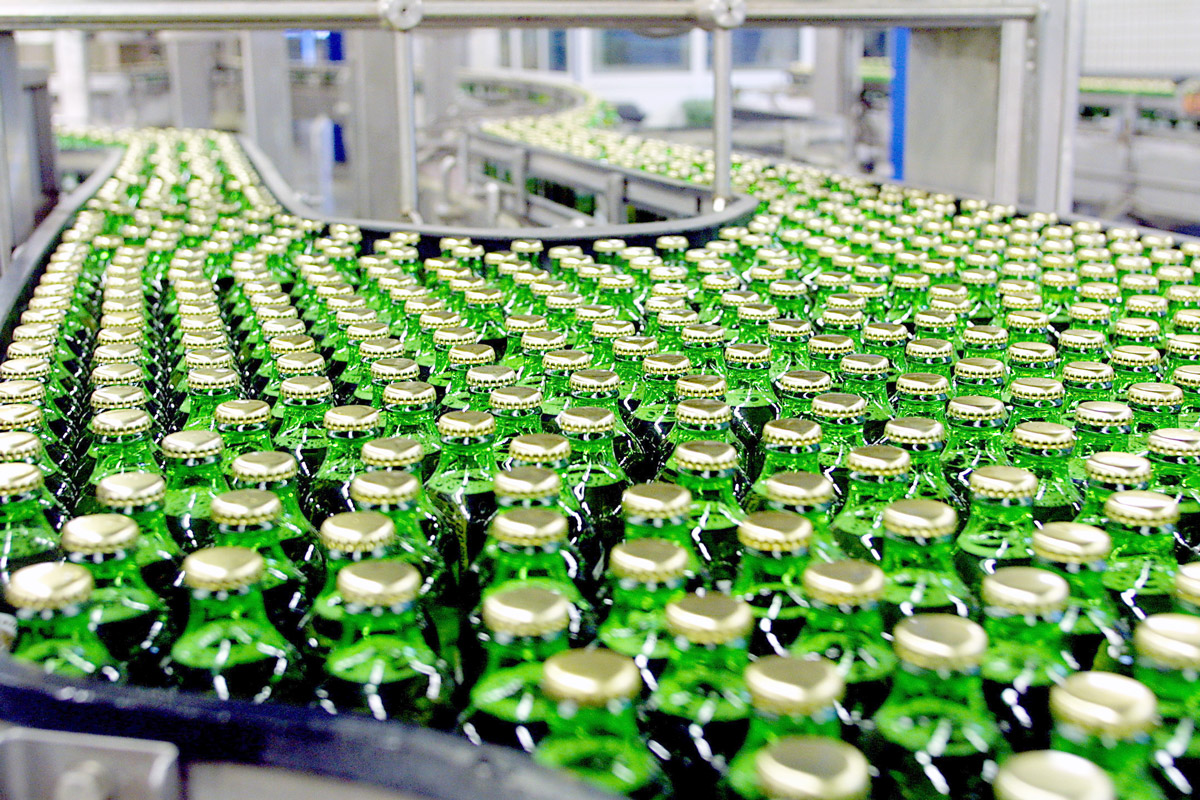 Geautomatiseerde bottellijn bij Royal Swinkels in de beverage industrie, ondersteund door Actemium