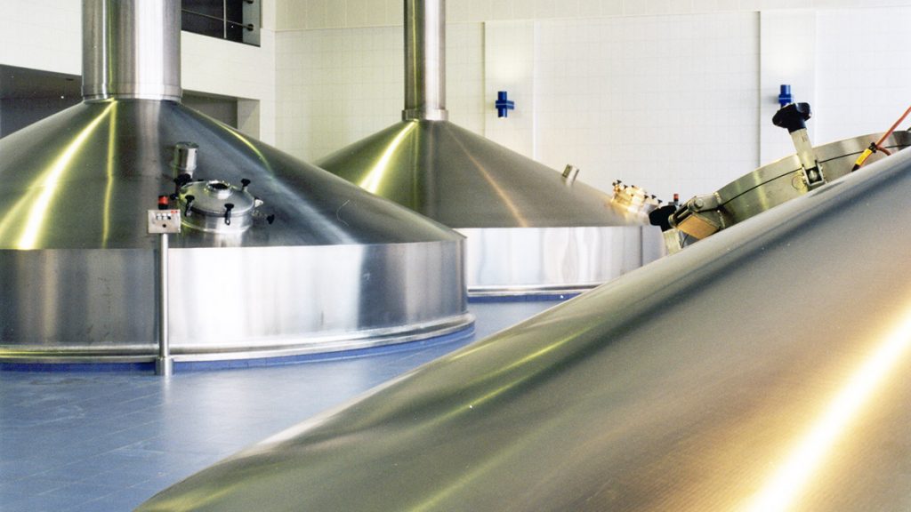 Roestvrijstalen brouwketels en procestanks van Royal Swinkels in de beverage industrie