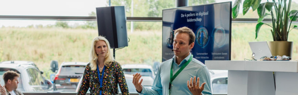 Actemium Controlsadvies: presentatie over digitalisering en procesbesturing tijdens een bijeenkomst. Controlsadvies helpt organisaties bij het maken van de juiste keuzes voor besturingssystemen, digitalisering en de toekomstbestendigheid van industriële processen. Actemium in Nederland.