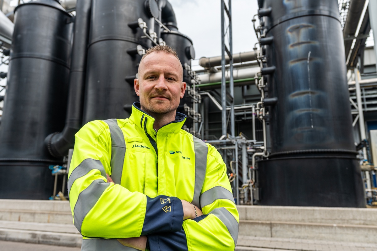 Actemium werknemer voor industriële verwerkingstanks bij Noblesse Proteins in Wijster.