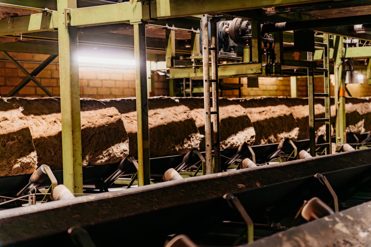 Door een herziening van het transport- en besturingssysteem van de nieuwe productielijnen heeft Rockwool weer een toekomstbestendig transportsysteem.