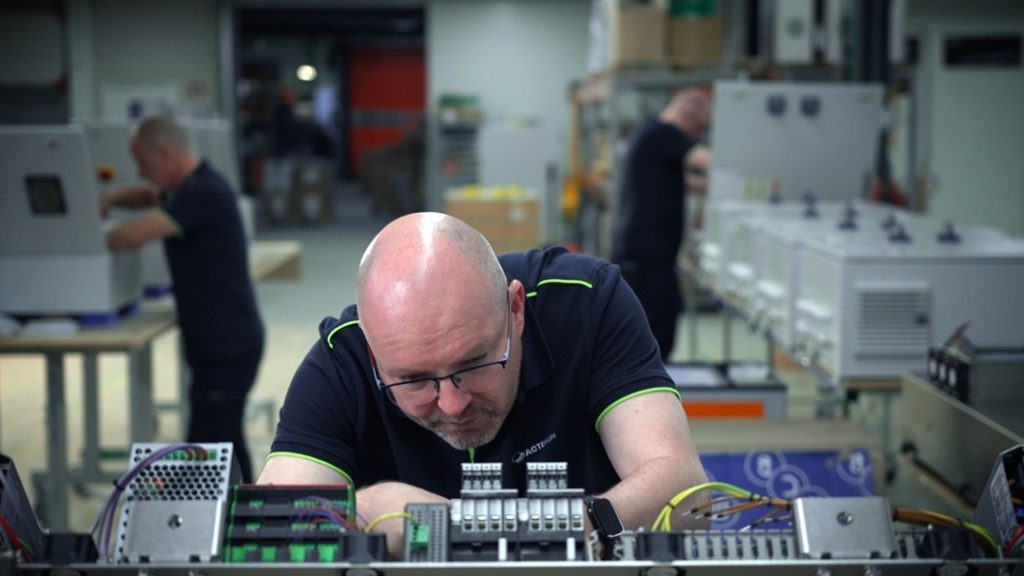 Monteurs Werken Aan Serie Productie Actemium in Nederland locatie VeghelA