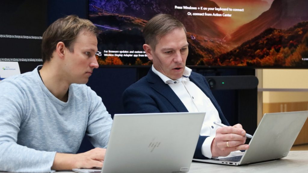 Gert Ippel en Joris Theiner, consultant bij Actemium, adviseert over OT-security