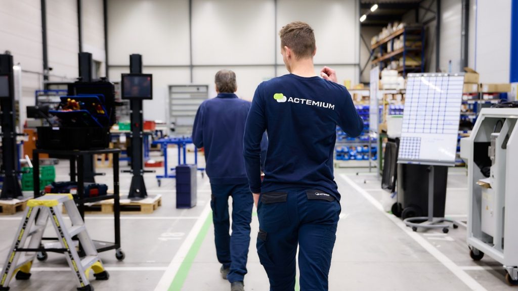 Paneelbouw Mensen Op Locatie Actemium In Nederland Locatie Schijndel
