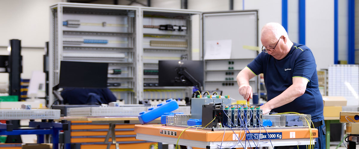 Medewerker Bouwt Paneel Actemium in Nederland, locatie Schijndel