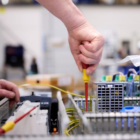 Medewerker Schroeft Paneel Actemium In Nederland Locatie Schijndel