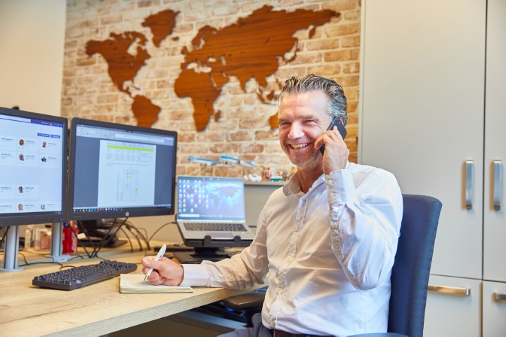 Innovatie ontstaat ook door anders samen te werken. In co-creatie met de klant en met partners, zodat oplossingen aansluiten op de realiteit van de plant en niet blijven hangen in theorie. En we noemen iets pas echt innovatief als het verder kan groeien dan een eenmalig succes: als het herhaalbaar is, schaalbaar gemaakt kan worden en dus als standaard onderdeel van de operatie kan landen. Zonder adoptie en borging blijft het een experiment en verdwijnt de waarde.