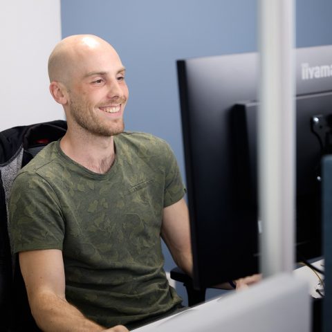 Engineer Lacht Elektronica Actemium In Nederland Locatie Uden