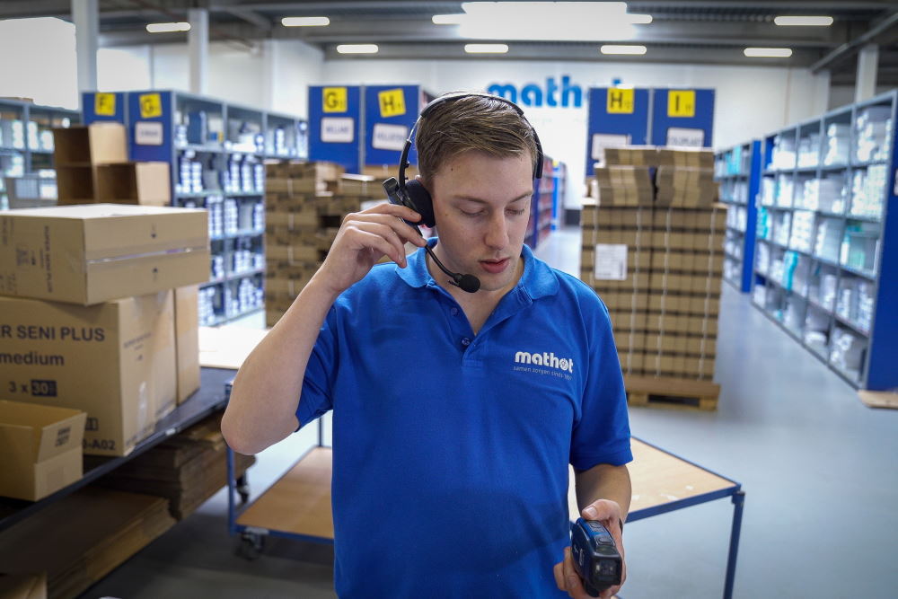 Mathot verbetert orderpicking met voice