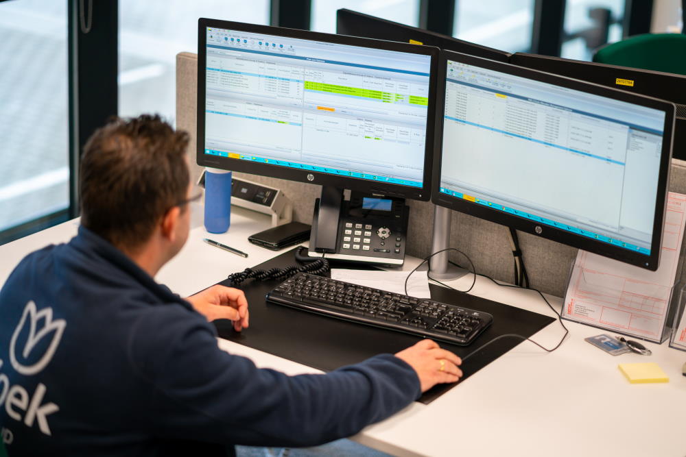 Hoek Group mechaniseert en integreert logistieke processen met WMS/WCS
