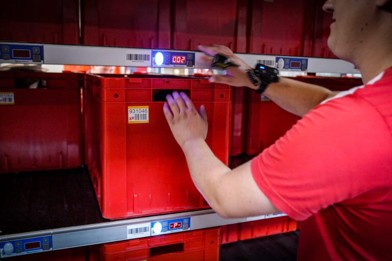 Double R Trading optimaliseert cross-docking en orderconsolidatie met integrale logistieke oplossing